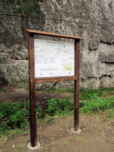 Tablica informacyjna przy Skale nad potokiem